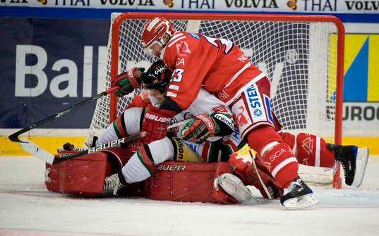 Tomas Skogs, Timrå trycker ner Per-Åge Skröder, Modo