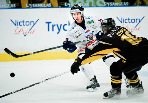 Peter Wennerström, Bofors, är före Richard Gynge, AIK,