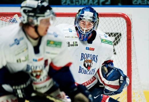 Micael Andersson, målvakt, Bofors, räddar ett skott