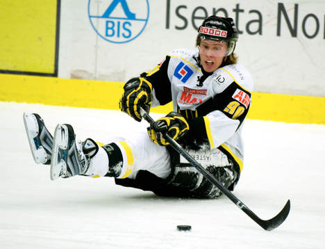 Dennis Rasmussen, Västerås skjuter sittandes
