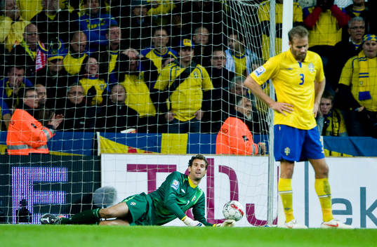 1-0 i mål bakom Andreas Isaksson, målvakt Sverige
