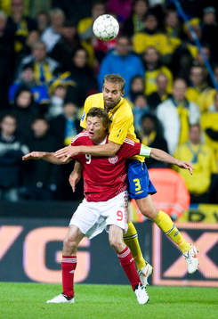 Olof Mellberg, Sverige på Jon Dahl Tomasson, Danmark