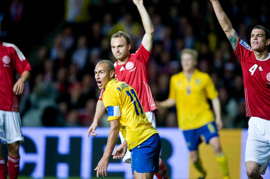 Henrik Larsson, Sverige jubel och Danmark viftar offside