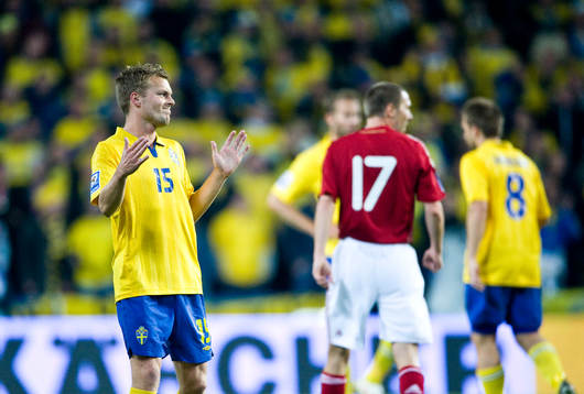 Sebastian Larsson, Sverige visar med händerna att det var