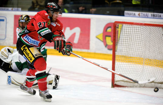 Josh Green, Modo missar öpper mål