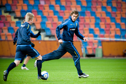 Johan Elmander vill ha boll