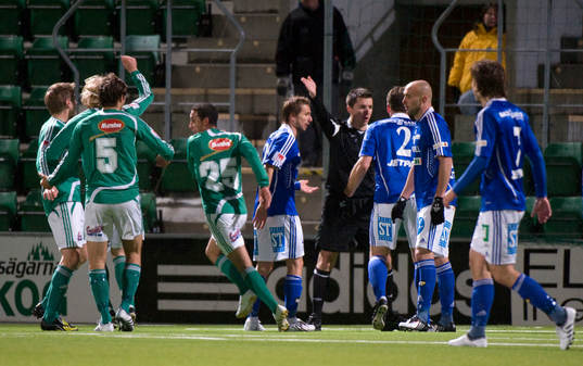 Domare Bojan Pandzic dömer 1-2 till Väsby