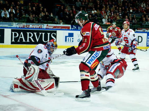 Christian Bäckman, Frölunda, missar läge. Pontus