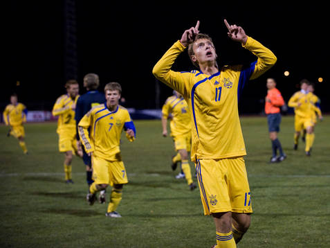 Yevgen Pavlov, Ukraina, gör 1-0. Jubel