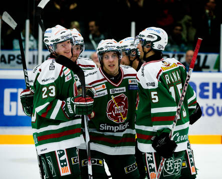 Simon Hjalmarsson, Mario Kempe och Dominik Granak, jubel