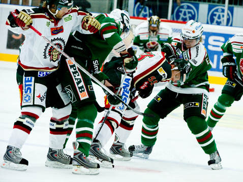 Tommy Enström, Rögle trycker ner Nicklas Lasu, Frölunda