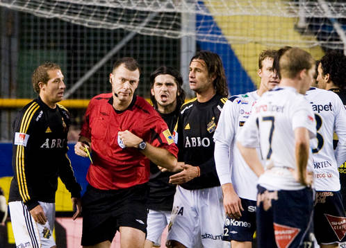 Bojan Djordjic, AIK och Daniel Stålhammar, domare