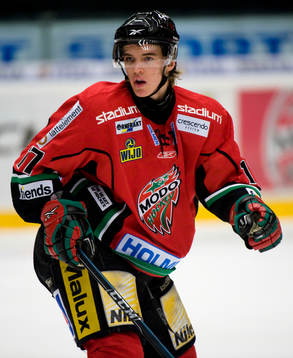 Eddie Larsson, Modo