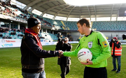 Dawit Isaak bror Esayas Isaak, matchbollen, domare, Markus