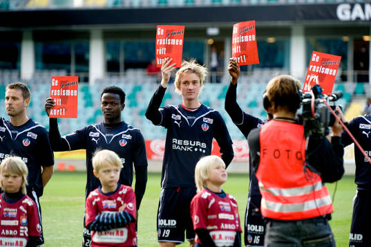 Ge rasismen och våldet rött kort, Isaac Chansa, Rasmus