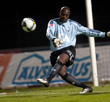 Pa Dembo Touray, målvakt, Djurgården
