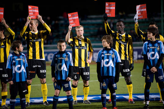 Ge rasismen och våldet rött kort