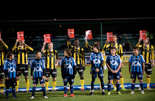 Ge rasismen och våldet rött kort