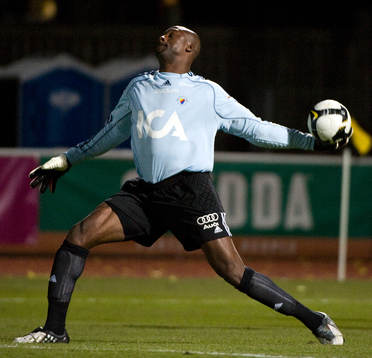 Pa Dembo Touray, målvakt