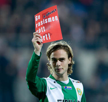 Ge rasismen rött kort, Simon Helg