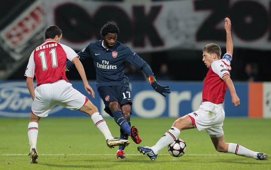 Alexandre Song, Arsenal och Maarten Martens och  Stijn