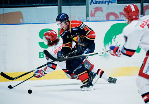 Marcus Nilson,  stormar fram