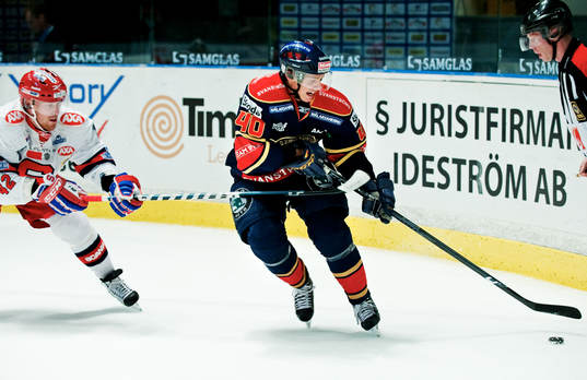 Jacob Josefson, Djurgården, har kontroll på pucken