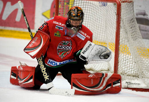 Roman Malek, Målvakt Modo räddar