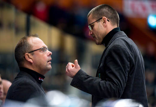 Per-Erik Johnsson och Tommy Samuelsson, Tränare, i samtal
