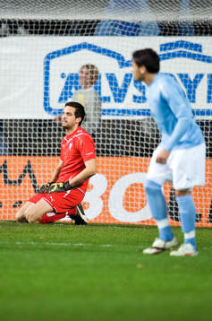Dusan Melichárek, målvakt Malmö FF, släpper in 1-0.
