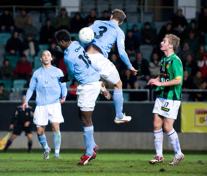 Edward Ofere, Robert Åhman Persson, Malmö FF, går på