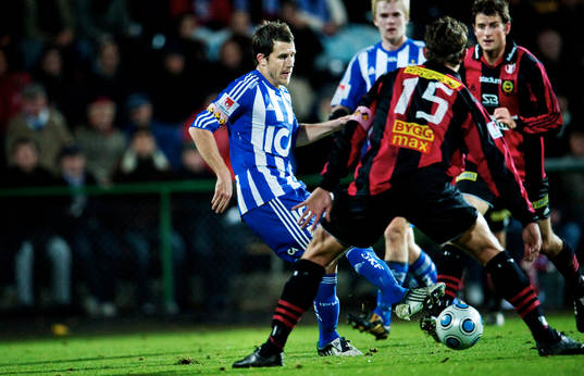 Tobias Hysén, IFK Göteborg, passar bollen