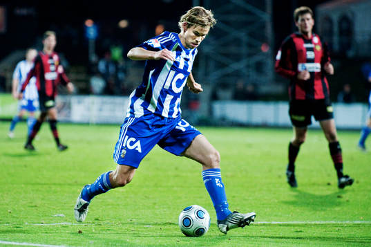 Niclas Alexandersson, IFK Göteborg, dribblar