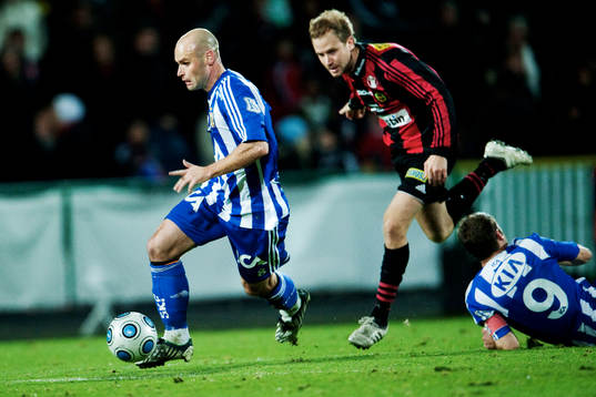 Thomas Olsson, IFK Göteborg, avancerar framåt