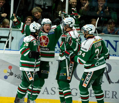 Mathias Månsson, Rögle, debuterar och gör mål