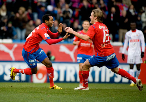 René Makondele, Helsingborg har gjort 1-0. Jubel med