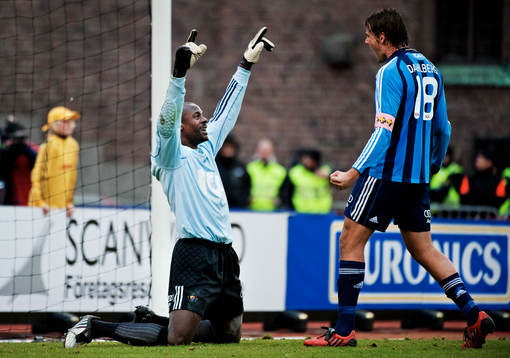 Pa Dembo Touray, målvakt, Djurgården, och Mikael