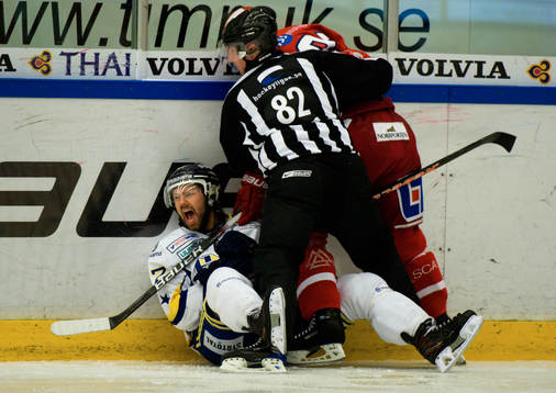 Per Ledin, HV71 och Tomas Skogs, Timrå i bråk
