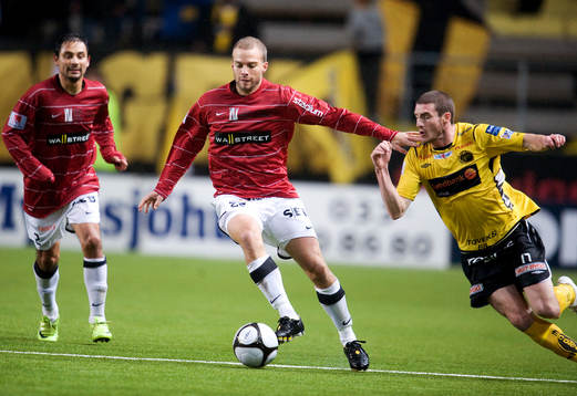 Daniel Forsell, Häcken. James Keene, Elfsborg
