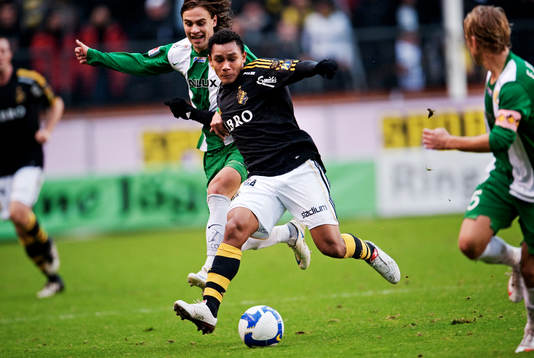 Antonio Flavio, AIK, tar sig förbi Simon Helg, Hammarby