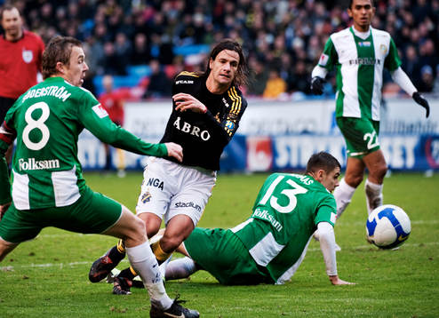 Iván Obolo, AIK, skjuter mot mål