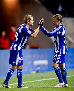 Niclas Alexandersson, byter med Niklas Bärkroth, IFK