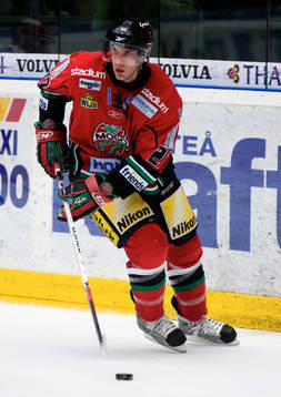 Josh Green, Modo