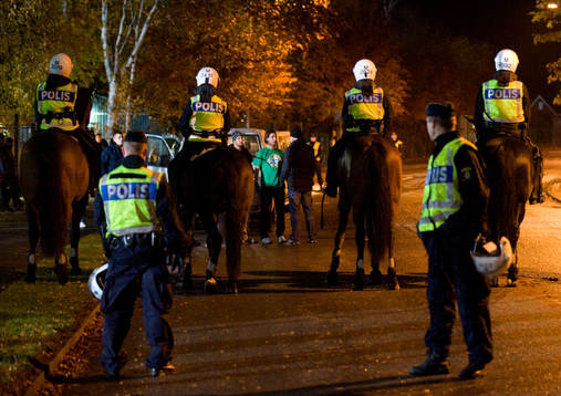 Stökiga Hammarby supporters, polisen, fick spärra av