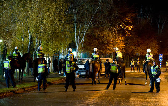 Stökiga Hammarby supporters, polisen, fick spärra av