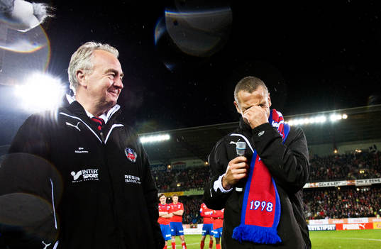 Bo Nilsson, tränare och Henrik Larsson. Avtackning, tal,