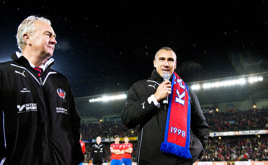 Bo Nilsson, tränare och Henrik Larsson. Avtackning, tal,