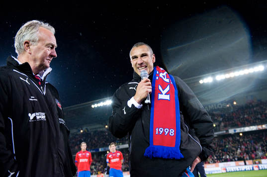 Henrik Larsson, avtackning och Bo (Bosse) Nilsson, tränare