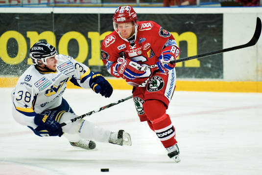 Linus Klasen, Södertälje, lurar Nichlas Torp, HV71