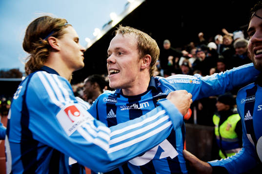 Sebastian Rajalakso gratulerar Patrik Haginge, Djurgården,